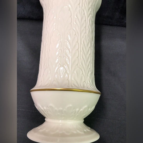 Lenox Vase, Autumn Leaf pattern 24k gold trim - Picture 4 of 6